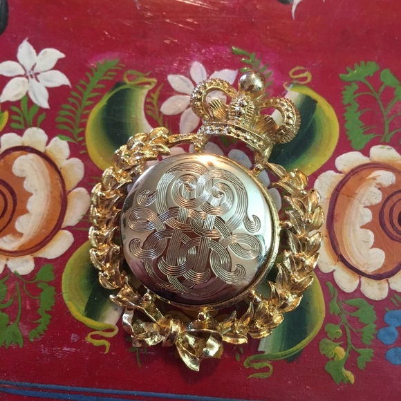 Vintage Jewelry - VTG Gold Tone Brooch